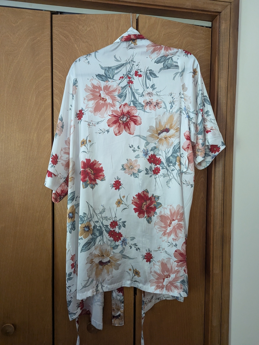 Floral Bridal Style Robe - Picture 2 of 2